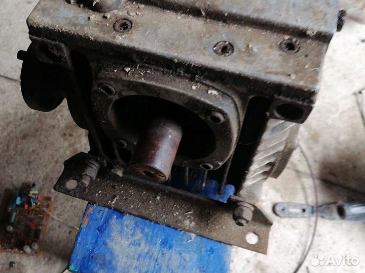 Электродвигатель с редуктором