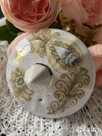 Фарфоровая крышка от чайника, сахарницы