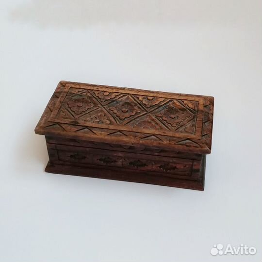 Шкатулка резная деревянная