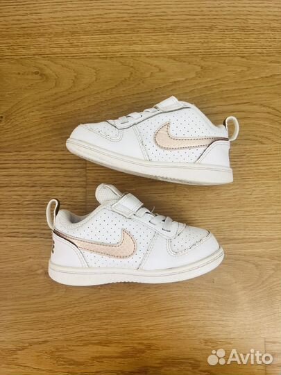 Кроссовки кожаные nike белые р.23,5(14см)