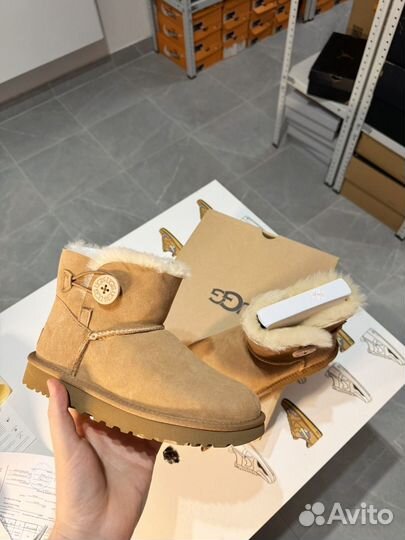 Женские UGG Mini Bailey Button II 