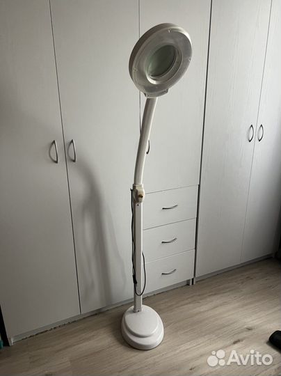 Кольцевая лампа с увеличительным стеклом