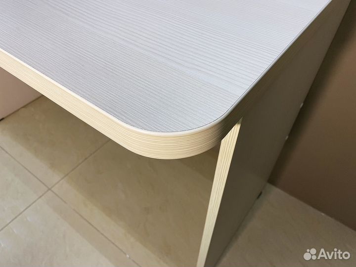 Письменный стол