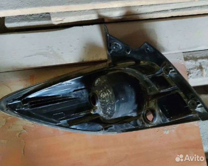 Продаю задний правый фонарь Шевроле круз Хетчбек