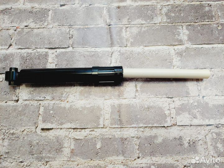 Задний амортизатор audi Q7 4M0616031AG