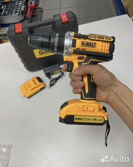 Шуруповерт DeWalt 21V