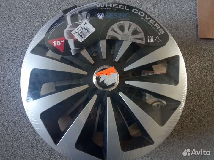 Продается комплект колпаков