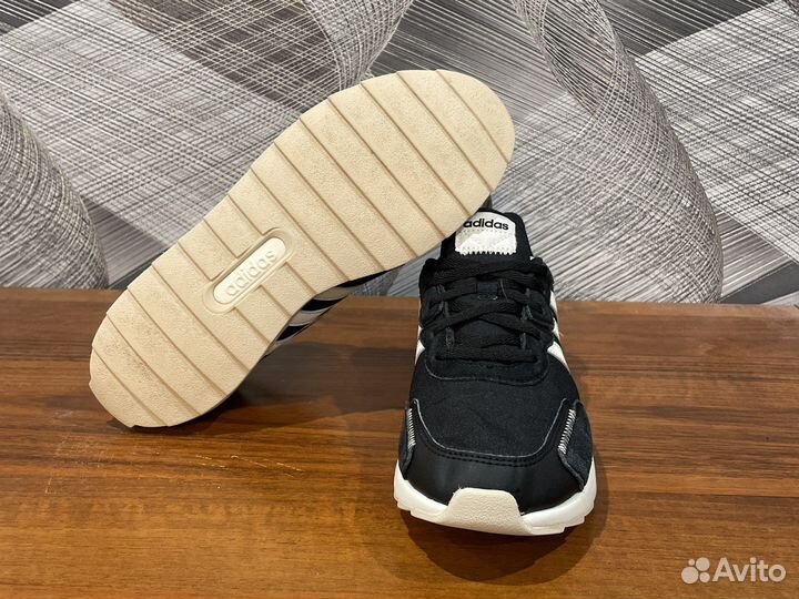Кроссовки Adidas размер 40,5