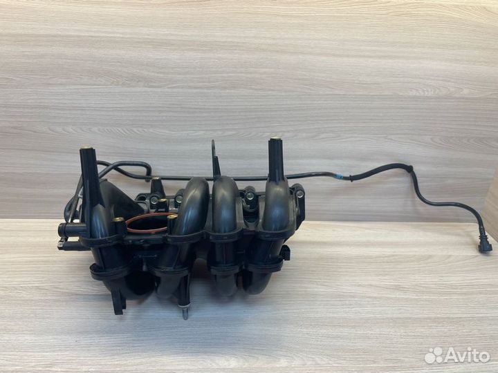 Впускной коллектор Renault Logan