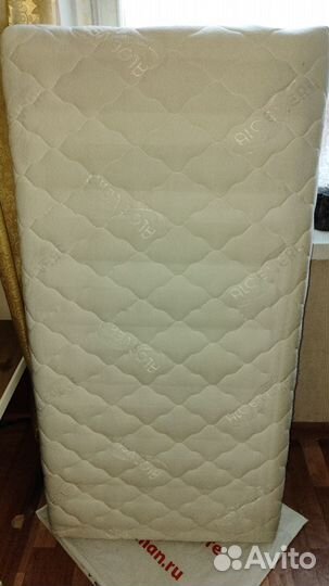 Детская кроватка с маятником, ящиком и матрасом