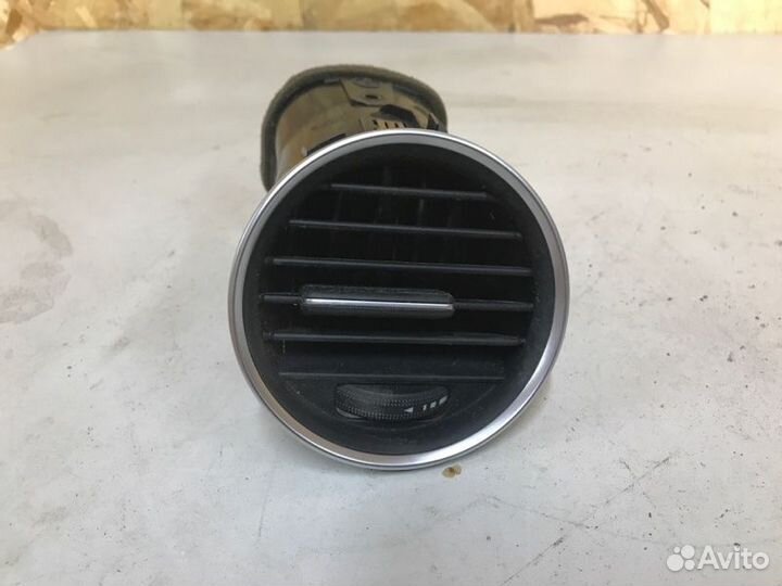 Дефлектор воздушный правый Mercedes-Benz C-Class