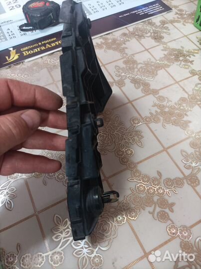 Клипса бампера Тойота вокси левая