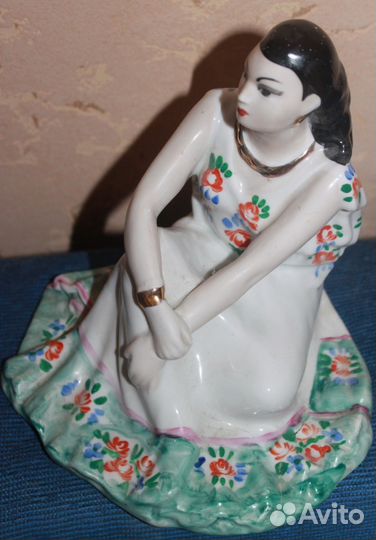 Статуэтки Цыганка Земфира. Царевна-лебедь Дулево