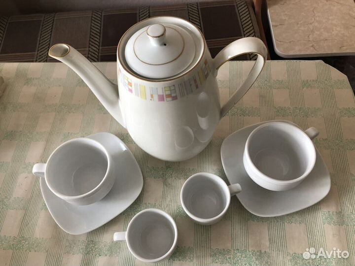 Чайные сервизы, горшочки, супница и сливочник