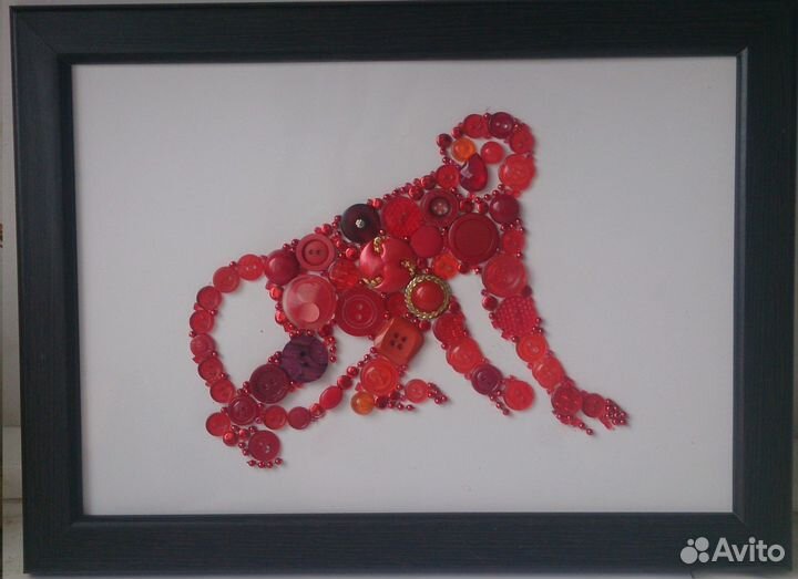 Панно из пуговиц - красная обезьяна