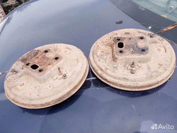 Щит опорный задний левый, правый Ford Fusion