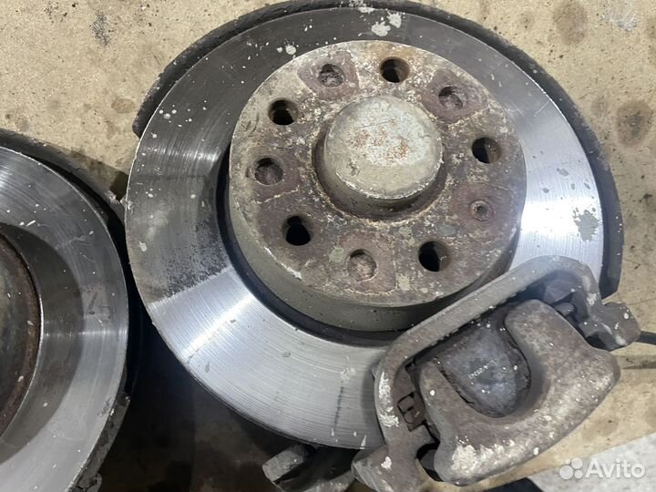 Кулак задний в сьоое skoda octavia a7