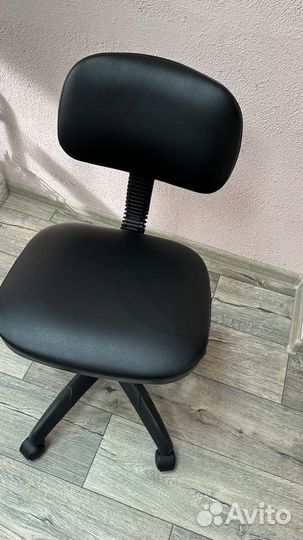 Офисное кресло