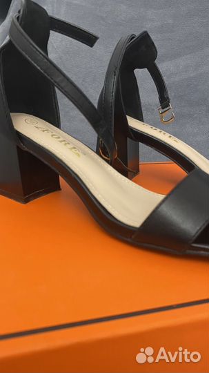 Босоножки женские