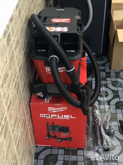 Milwaukee m18 f2vc23L пылесос