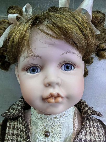 Кукла фарфоровая Hans Volk