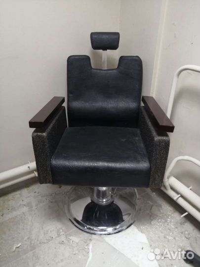 Кожаное кресло для парикмахерской