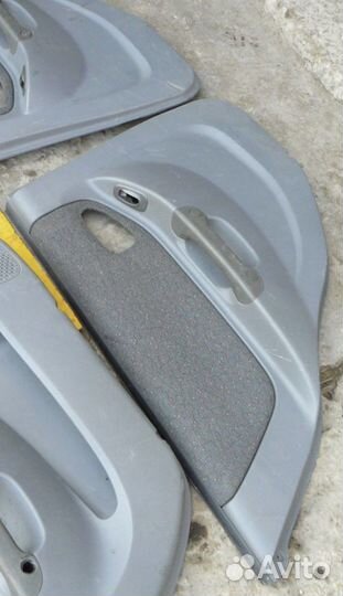 Обшивки задних дверей hyundai accent