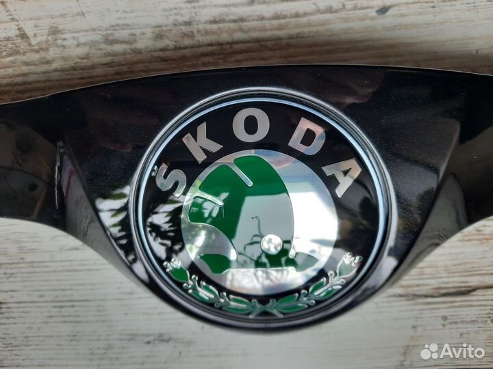 Накладка, молдинг новые skoda fabia VAG 5J0853