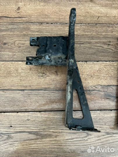 Крепление усилителя бампера переднее Opel Corsa D