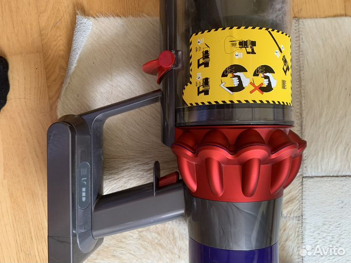 Пылесос Dyson v10