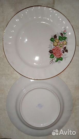 Тарелки разные под второе и первое, десертные