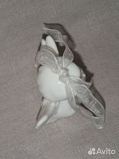 Фарфоровая фигурка