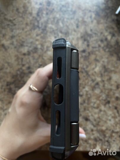 Чехол на iPhone 11 с отсеком для карт