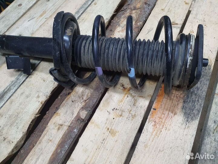 Стойка в сборе левая mazda 3 bl 2013 г