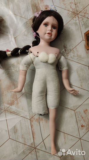 Кукла фарфор