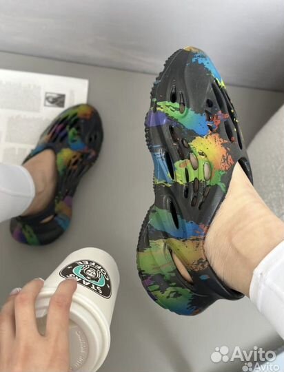 Adidas Yeezy шлёпки 2024 года