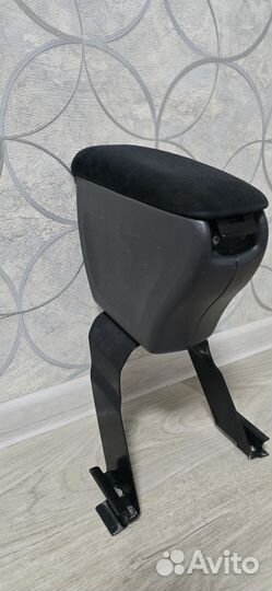 Подлокотник toyota vitz/yaris