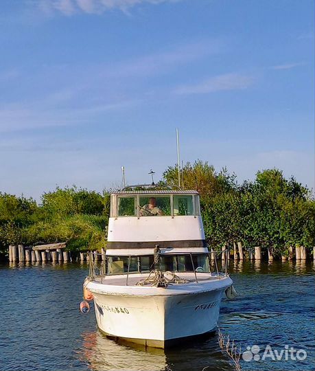 Прогулочный катер