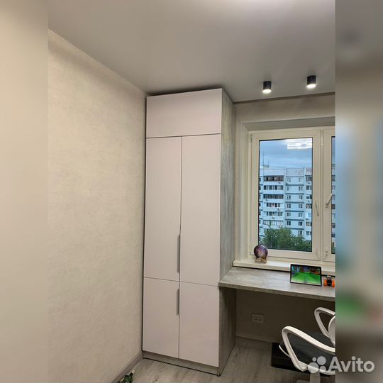 Мебель в детскую, рабочая зона у окна