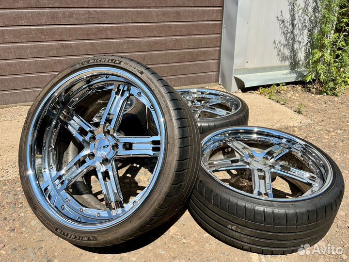 Кованные Giovanna GFG Ferrari R20 б/п Япония