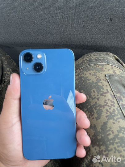 Телефон iPhone 13