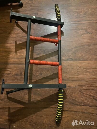 Турник настенный бу