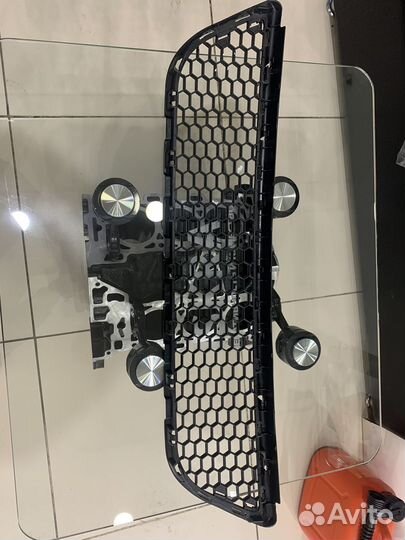 Решетка переднего бампера renault logan