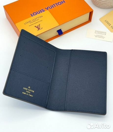 Обложка на паспорт LV