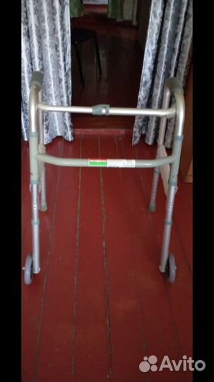 Ходунки для пожилых людей