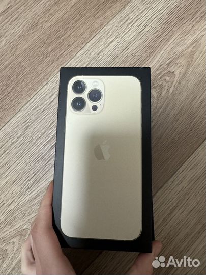 Коробка от iPhone 13 pro max с кабелем