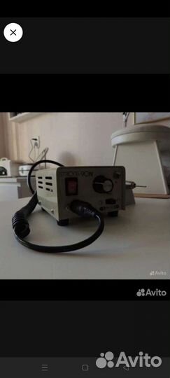 Полка для гель-лаков и аппарат для маникюра