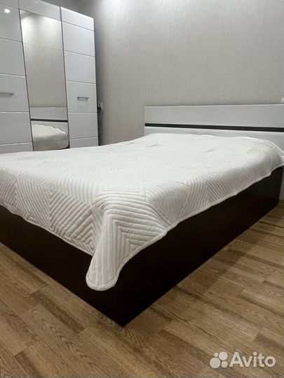 Кровать с подъемным механизмом