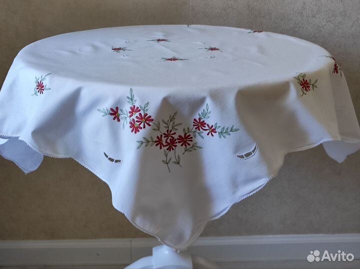Скатерть с вышивкой 83*83, хлопок