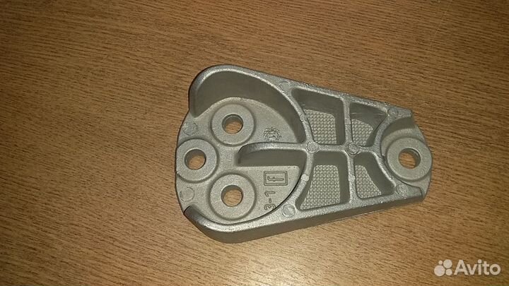 Ford Fiesta Кронштейн крепления двигателя Новый